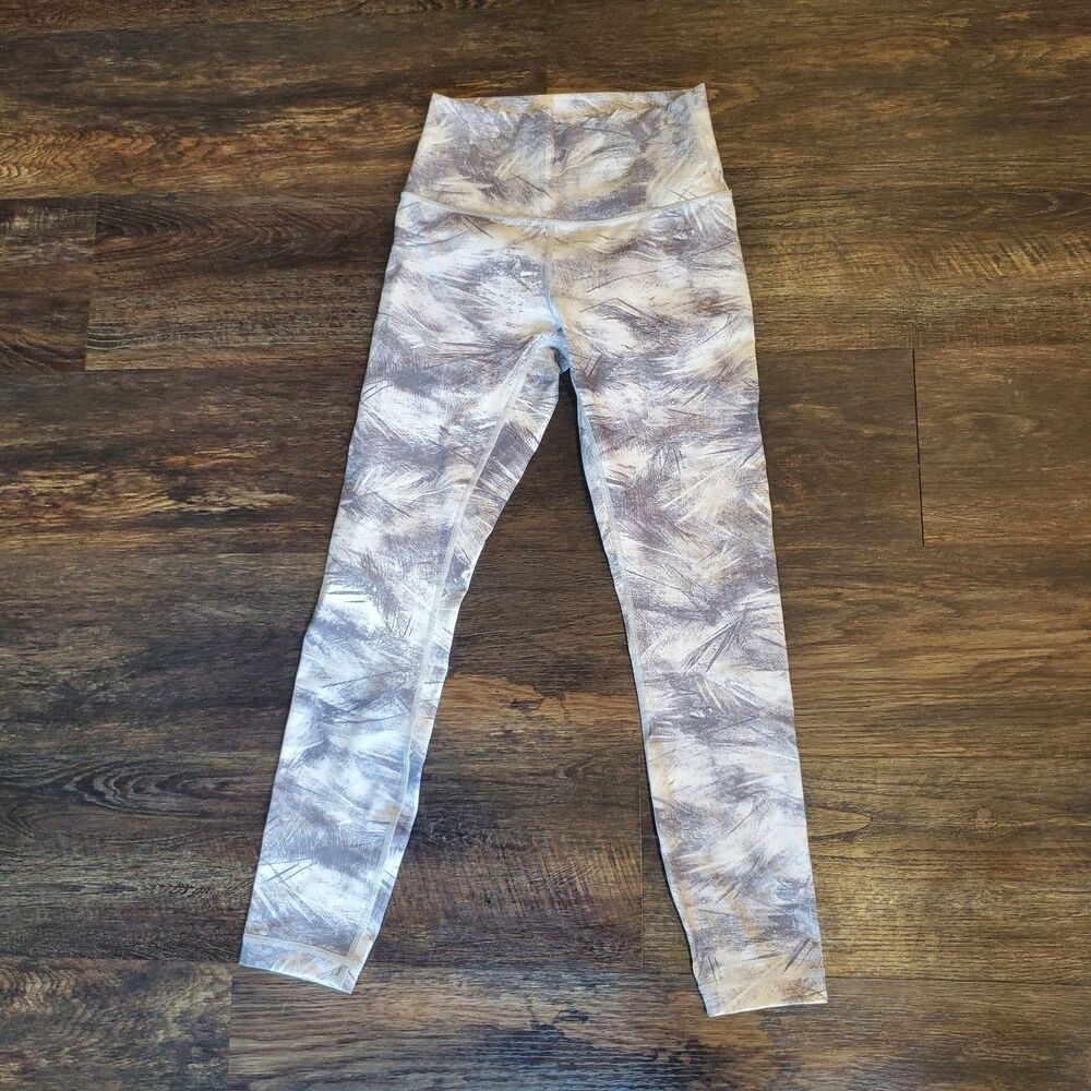 Lululemon Leggings Size 4-2 Spots